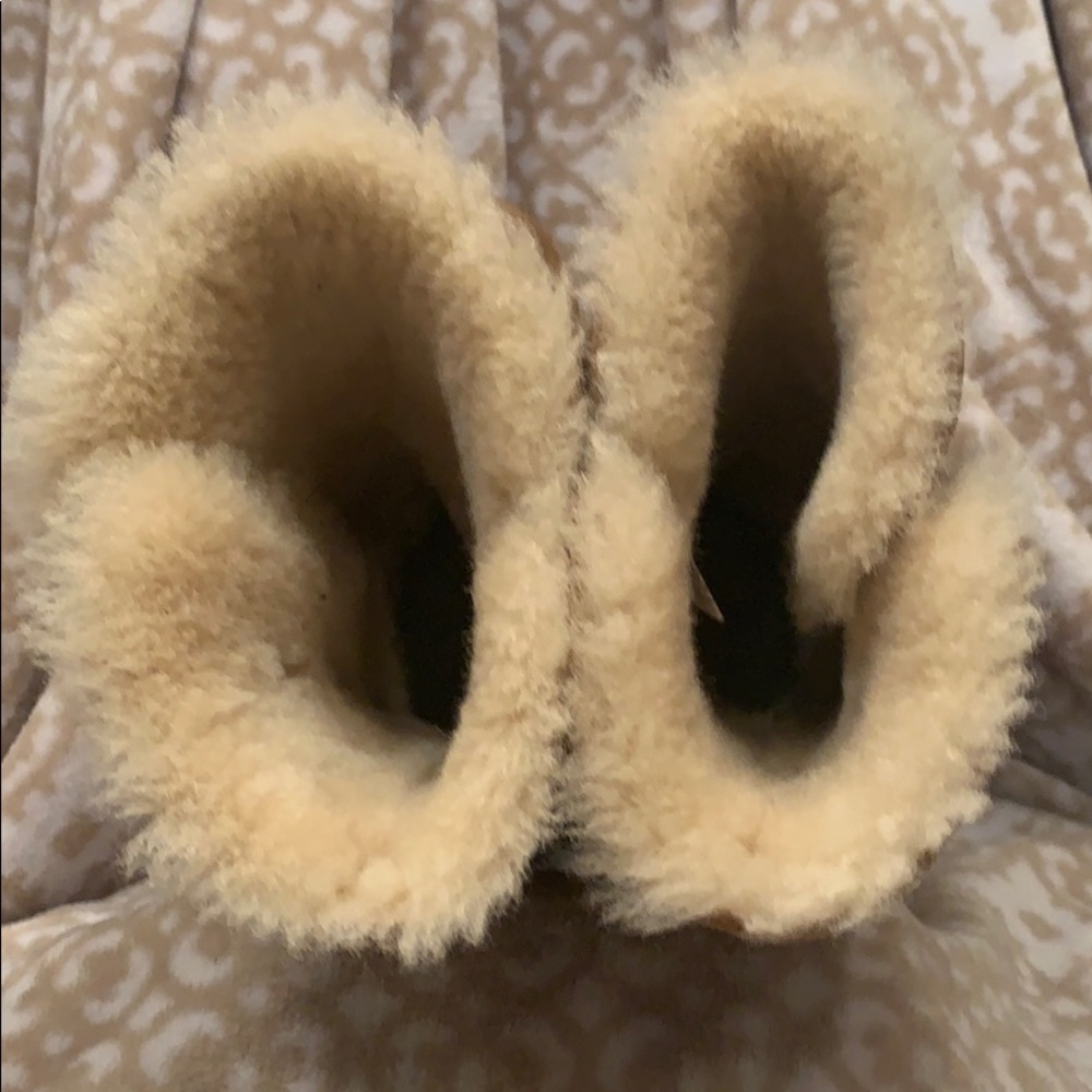 Genuine Ugg Chestnut Bailey Button Shearling Boot - image 5